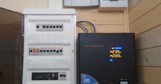 Установка и подключение стабилизаторов напряжения от 573 руб в Луге - ЭлектроЛга